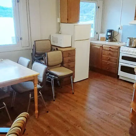 8 Person In Revsnes * Refsnes